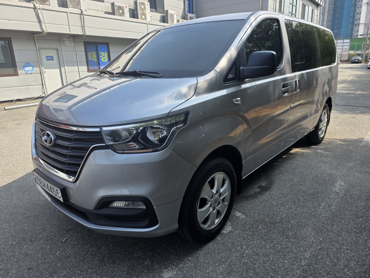 더 뉴 그랜드 스타렉스 4WD 웨건 12인승 스마트 - 사진 1